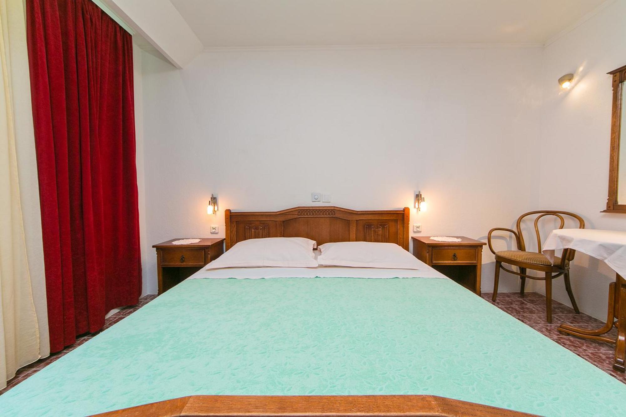 Adria Brela Apartments Rum bild